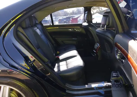 2009 Mercedes-Benz S 550 z USA, uszkodzony, nr VIN WDDNG71X39A263554